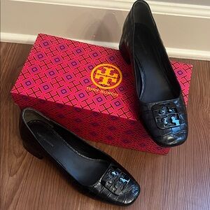 Tory Burch Black Croc-Embossed Block Heel Pumps with Logo Plaque